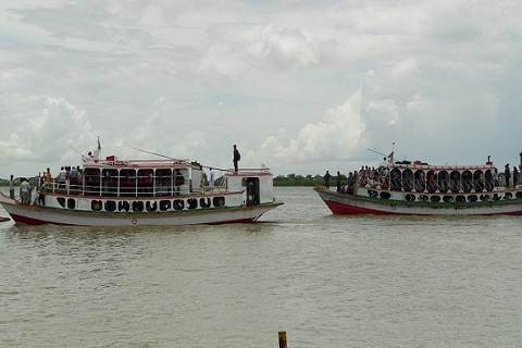 বৈরী আবহাওয়া কাটিয়ে শিমুলিয়া-কাঁঠালবাড়ি নৌরুট সচল